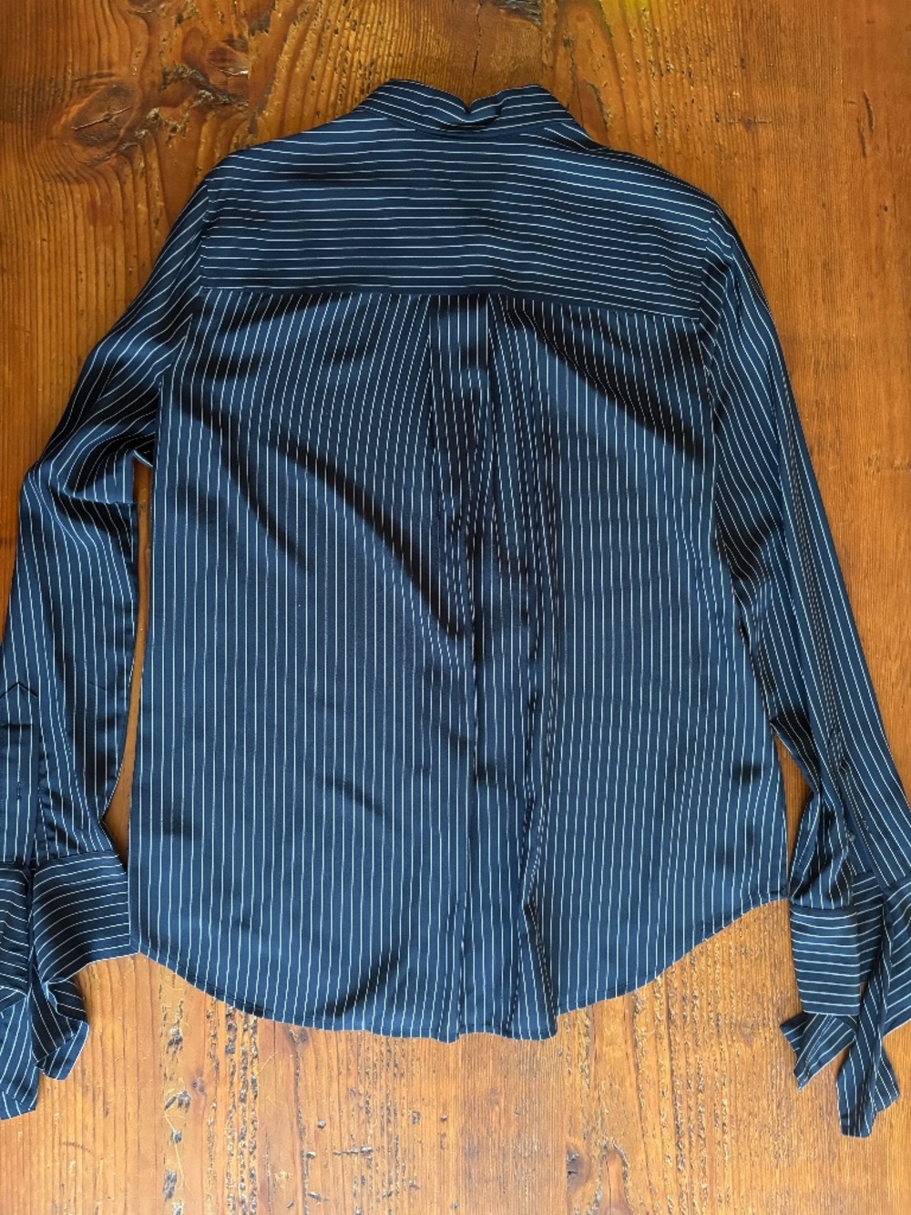 Theory 100% Silk Pinstripe Tie Cuff ShirtNavy Blue Shirt Size Med Long Sleeve - Picture 10 of 10